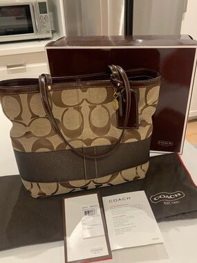 🤎🐻 New Coach Brown Signature & Leather Reversible Medium Tote Bag 🐻🤎